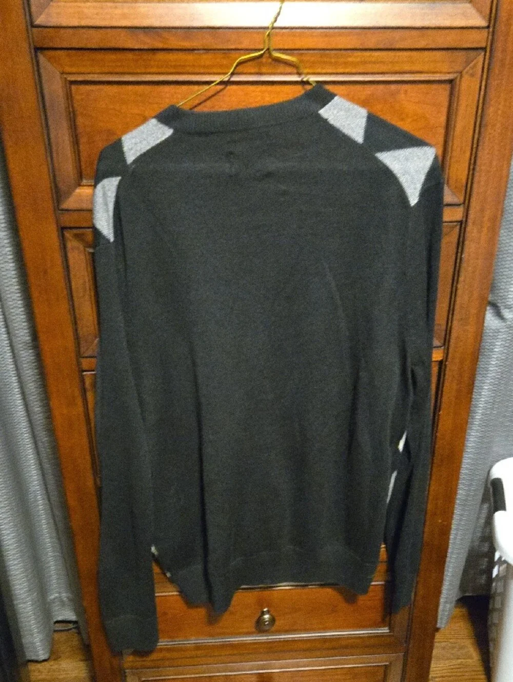 Dockers Men's Black & Gray Argyle V-Neck Sweater - Classic Knit